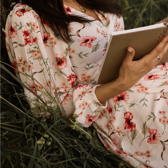 Wholesale. Selling as a lot. 200 dresses. Sizes vary from small to large 6$ each - Picture 10 of 16